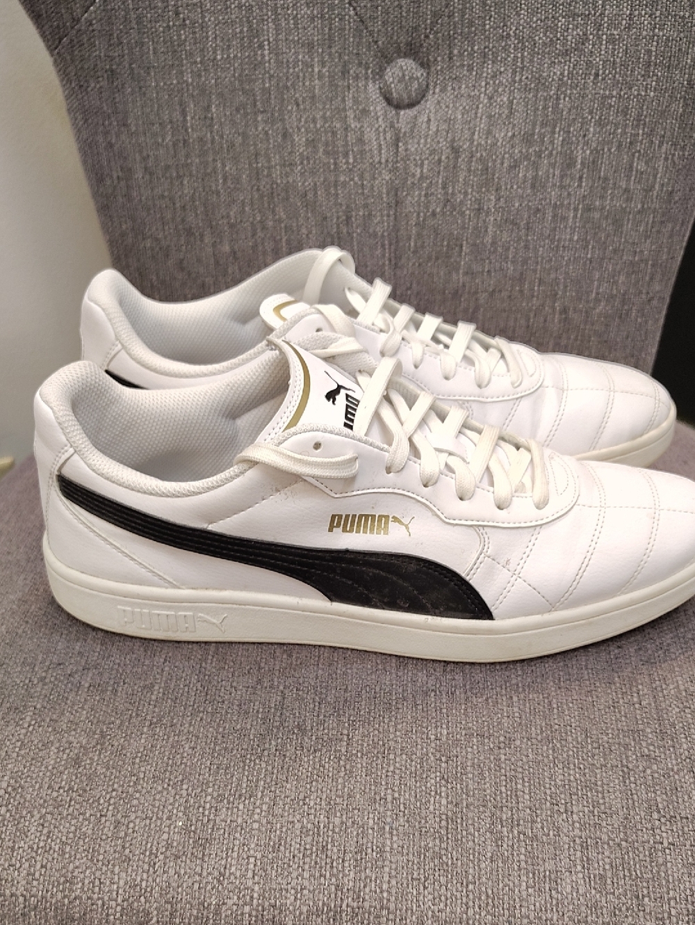 Puma White Sneakers with Black Formstrip and Gold Logo
